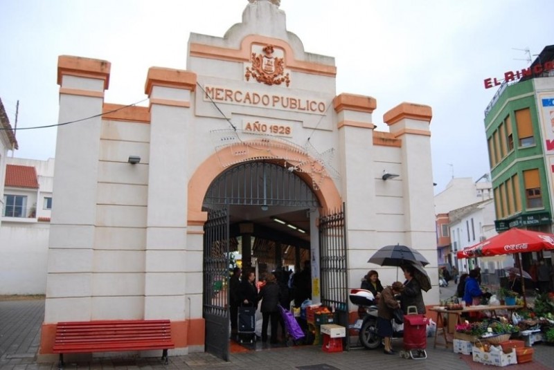 Weekly market and indoor food market in Alhama de Murcia