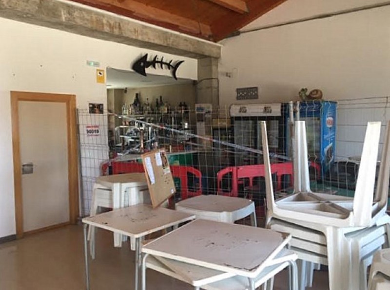 <span style='color:#780948'>ARCHIVED</span> - Frustration in Isla Plana as the neighbours association bar is still closed after 14 months