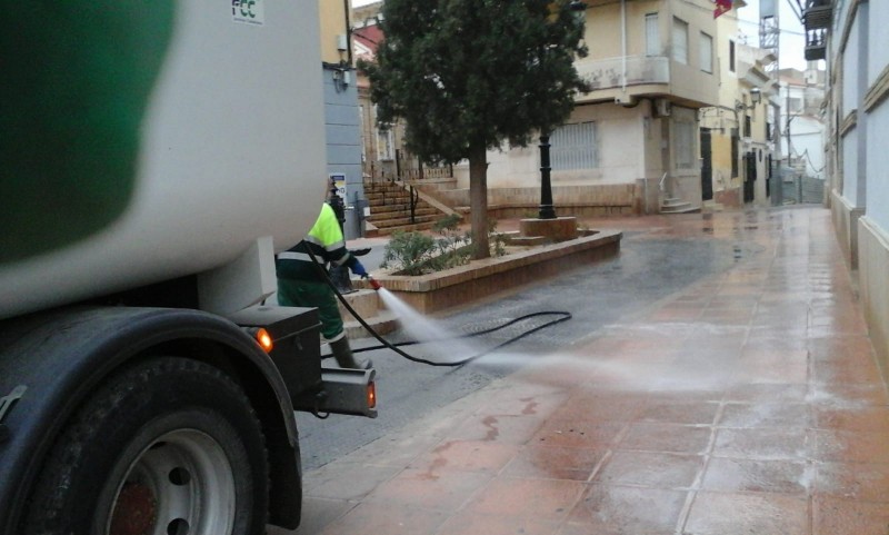 <span style='color:#780948'>ARCHIVED</span> - Alhama de Murcia  municipal services work to disinfect the streets