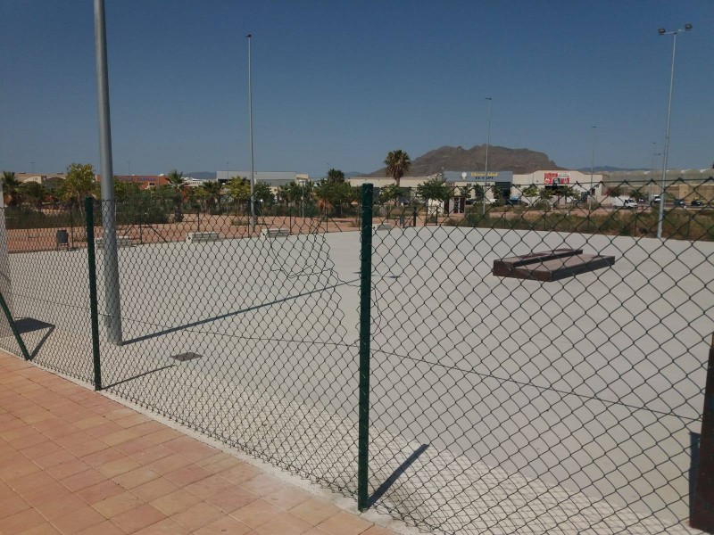 <span style='color:#780948'>ARCHIVED</span> - It only took vandals 24 hours to destroy new fence around Mazarrón skatepark