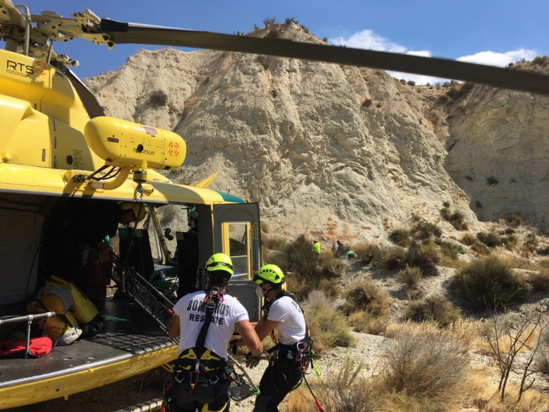 <span style='color:#780948'>ARCHIVED</span> - Albudeite man rescued by helicopter after trying to save a dog