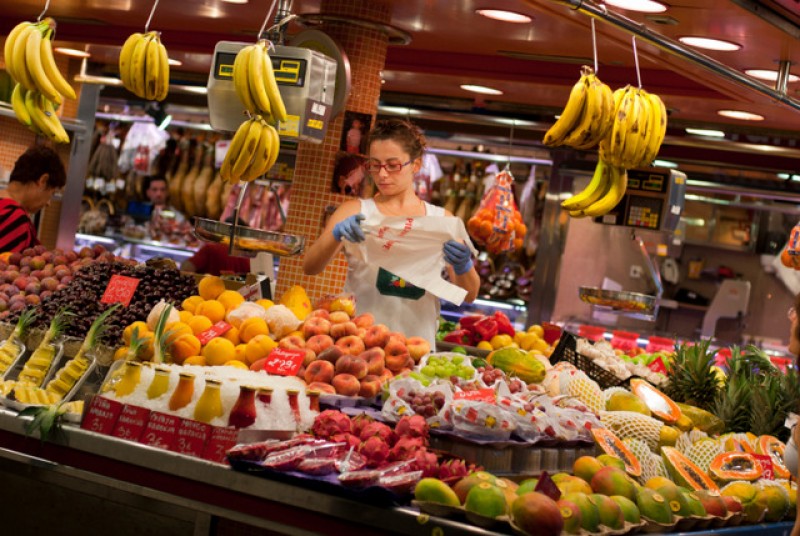 <span style='color:#780948'>ARCHIVED</span> - Three out of four Spaniards are buying more in local shops than a year ago