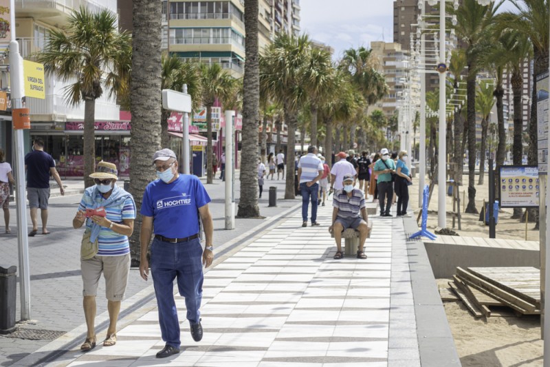 <span style='color:#780948'>ARCHIVED</span> - Spanish consumer rights group urges government to drop requirement to wear masks outdoors