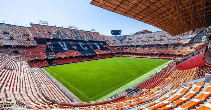 <span style='color:#780948'>ARCHIVED</span> - Crowds to return to football stadiums in Spain