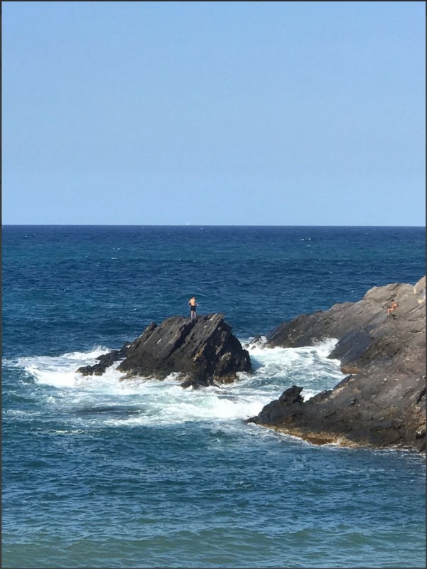 <span style='color:#780948'>ARCHIVED</span> - Helicopter forced to rescue man trapped on a rock in Cabo de Palos