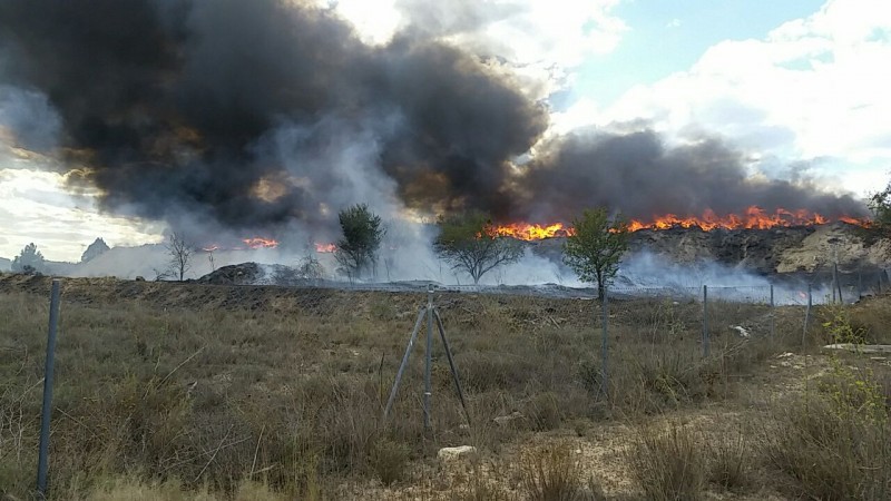 <span style='color:#780948'>ARCHIVED</span> - Major fire in Cehegin textile processing warehouse