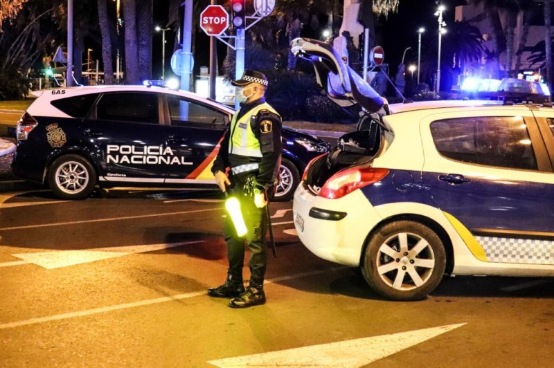 <span style='color:#780948'>ARCHIVED</span> - Brit arrested in Alicante after trying to run over police officers in stolen car