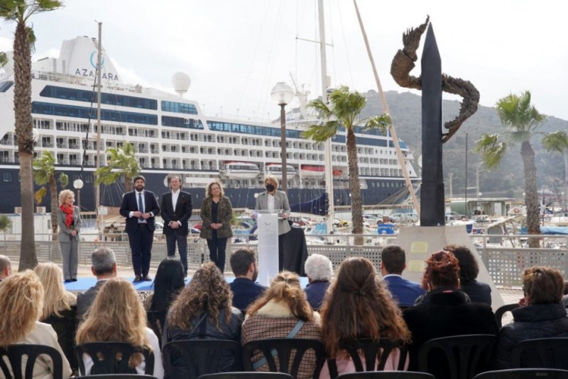 <span style='color:#780948'>ARCHIVED</span> - New quayside sculpture to welcome cruise ship passengers to Cartagena