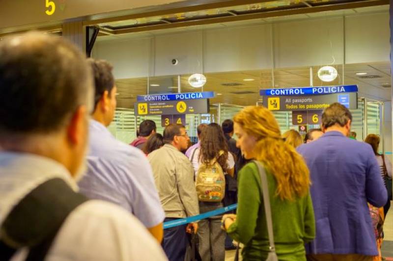 Which line should I queue in at the airport in Spain as a British citizen?