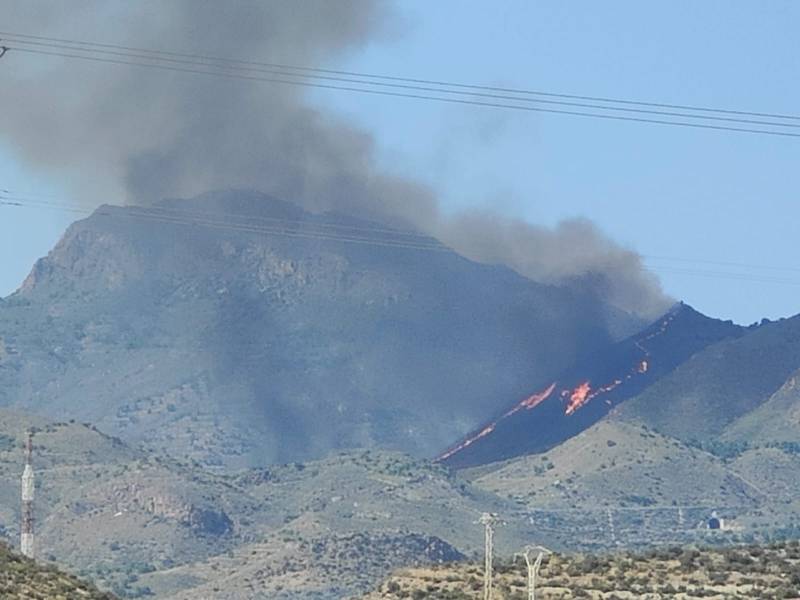 <span style='color:#780948'>ARCHIVED</span> - Huge forest fire brought under control in Mazarron