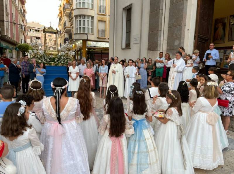 <span style='color:#780948'>ARCHIVED</span> - Corpus Christi procession through the streets of Aguilas