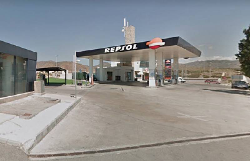 Robberies at 2 petrol stations in Mazarron investigated by Guardia Civil