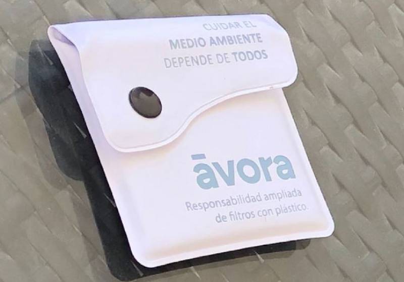 Lorca gives out portable ashtrays to tackle cigarette butt littering