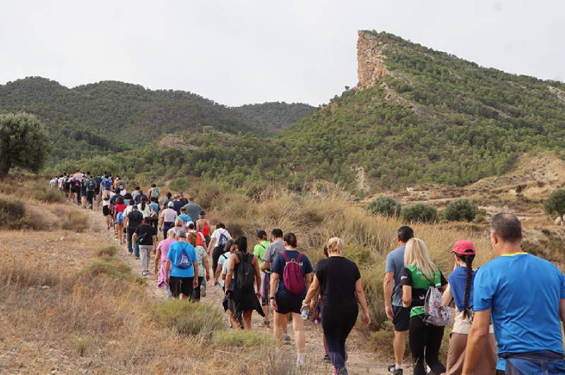Lorca's 'El Cejo' hike draws a crowd for annual walking adventure