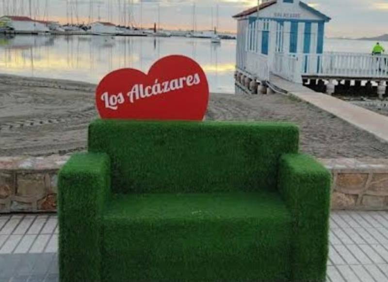 Make Valentines Day memories on the sofas fo Los Alcázares!