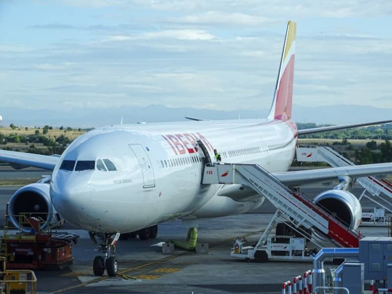 Iberia introduces new baggage surcharge of up to €140 for irregular items