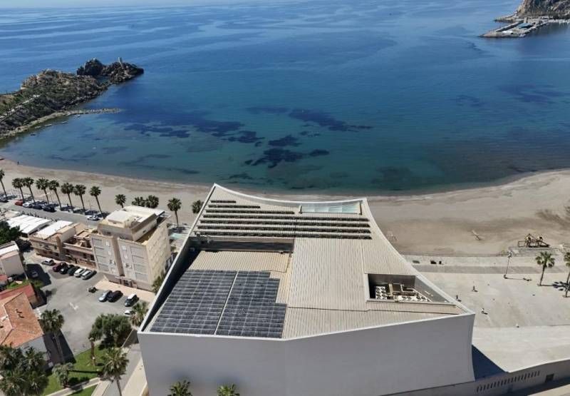 New solar panels on the seafront auditorium in Águilas