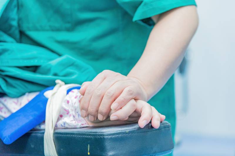 <span class="title"><a href="https://sanjaviertoday.com/cartagena-hospital-now-lets-parents-stay-with-their-child-right-up-until-the-moment-of-anaesthesia_1000270564-a.html">Cartagena hospital now lets parents stay with their child right up until..</a></span><span class="content">Santa Lucía Hospital has launched a pioneering scheme that clinical studies show reduces anxiety, speeds up recovery..</span>