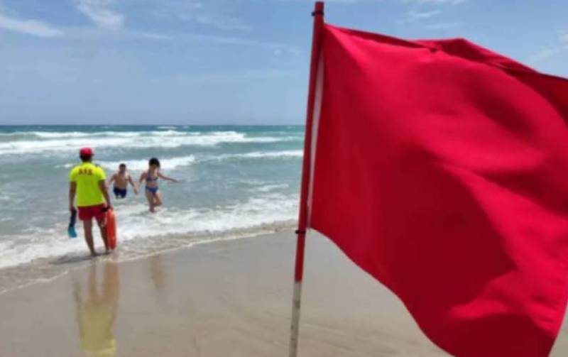 Four Murcia beaches closed to swimmers as sea conditions turn treacherous on August 27